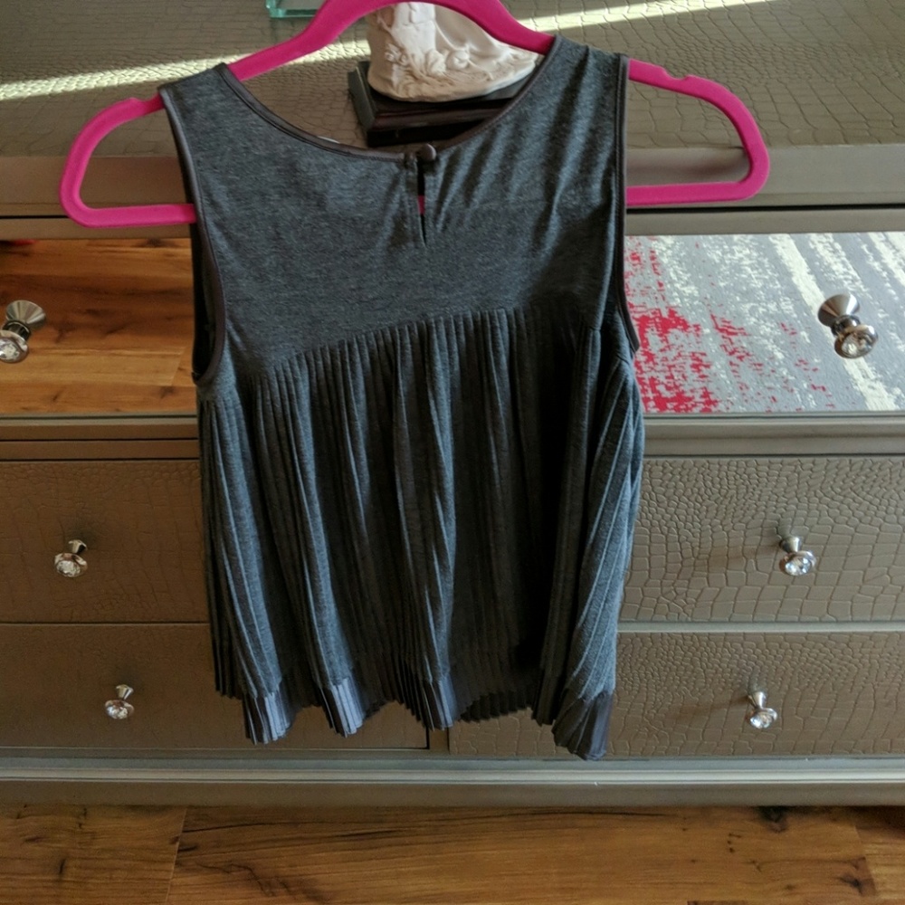 Grey top - Picture 3 of 3